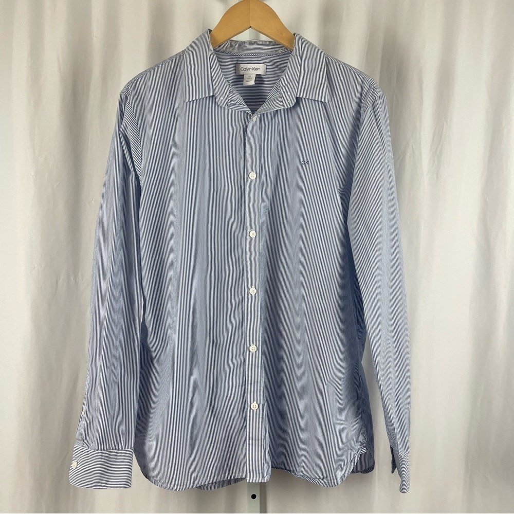 Calvin Klein Large Pinstripe Collared Button Up Shirt Preppy